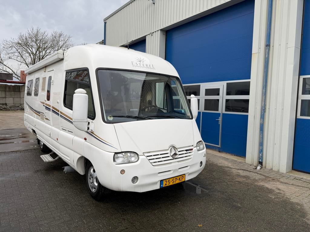 Mercedes Esterel automaat airco zonnepanelen luxe uitvoering, Caravans en Kamperen, Campers, Koelkast, Diesel, 6 tot 7 meter, Rondzit