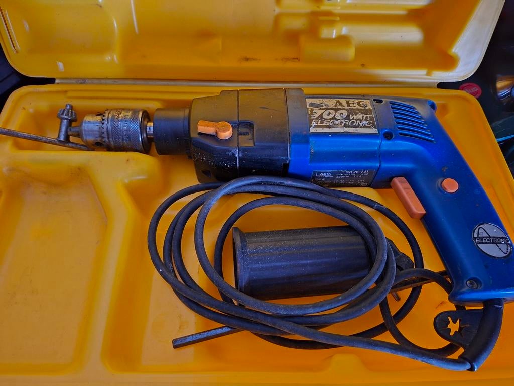 Boormachine AEG 700w, Ophalen of Verzenden, Boormachine