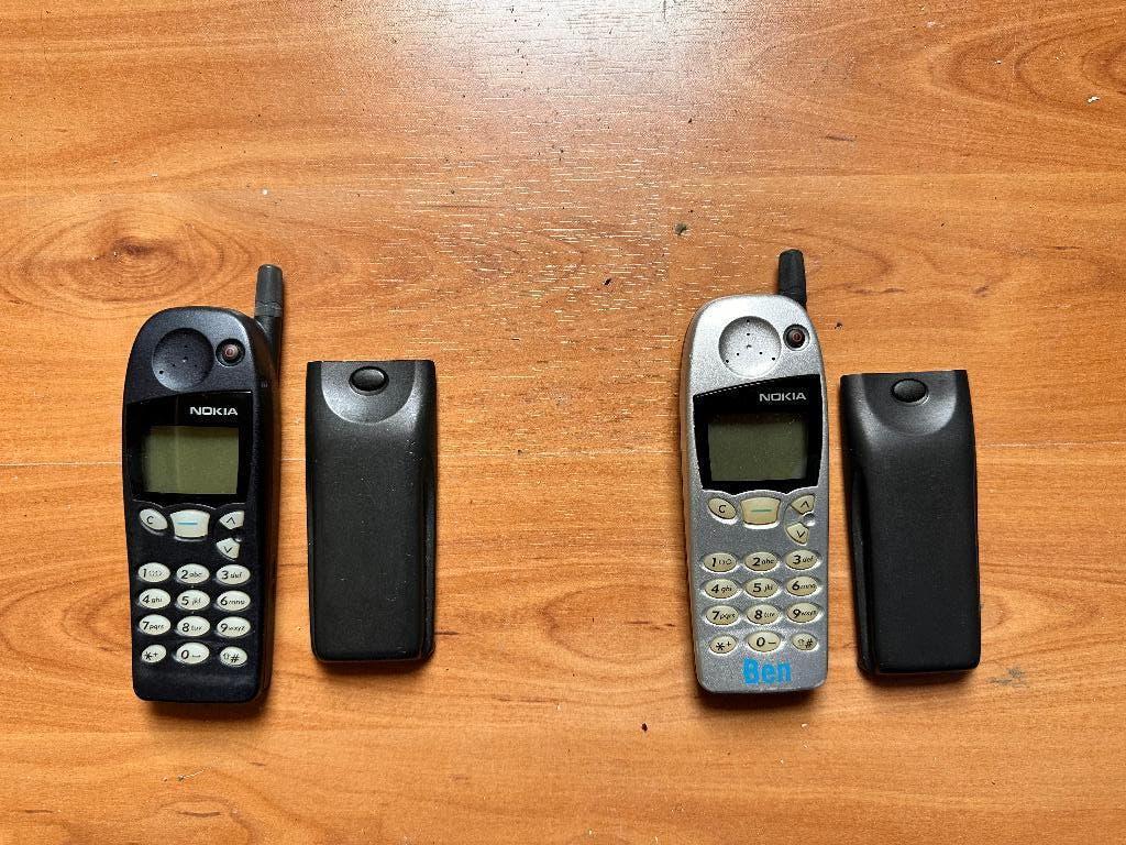 Nokia 5110 en Nokia 5130, Telecommunicatie, Mobiele telefoons | Nokia, Gebruikt, Geen camera, Zwart, Ophalen of Verzenden