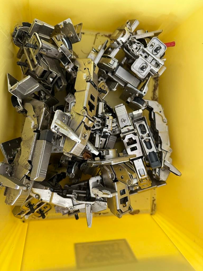 Partij gebruikte scharnieren voor keukenkastjes, Doe-het-zelf en Verbouw, Hang- en Sluitwerk, Ophalen, Gebruikt, Overige materialen