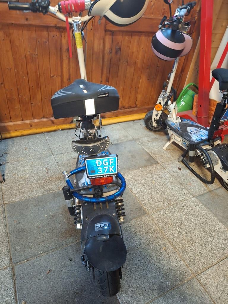 Z0o goed als nieuw 1600 nieuw met nummerplaat rdw gekeurd, Verzenden, Zo goed als nieuw, Benzine