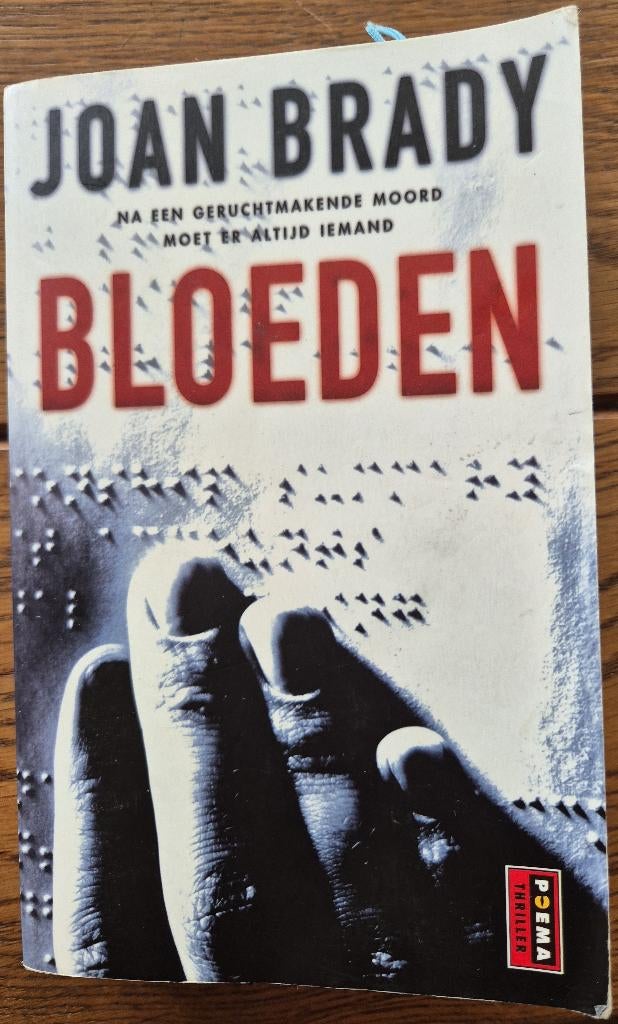 Boek Bloeden van Joan Brady, Ophalen of Verzenden, Gelezen, Joan Brady