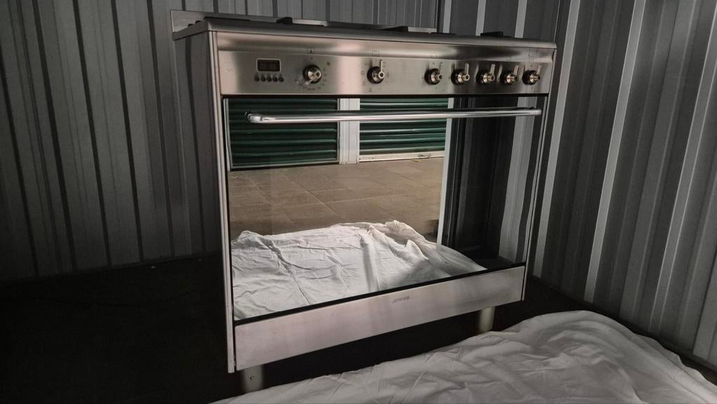 Smeg 5 pit gasfornuis met zelfreinigende oven, Ophalen, Gebruikt