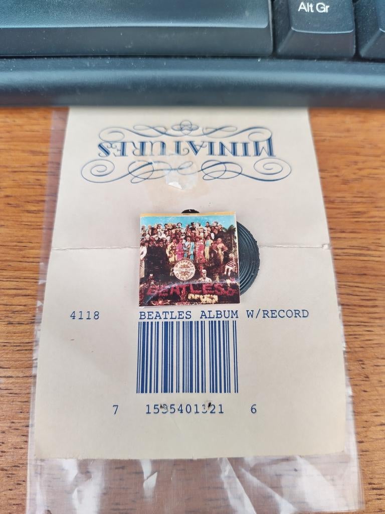 Beatles miniatuur Elpee 2,5 bij 2,5 cm, Verzamelen, Efteling, Ophalen of Verzenden, Nieuw, Beeldje of Poppetje