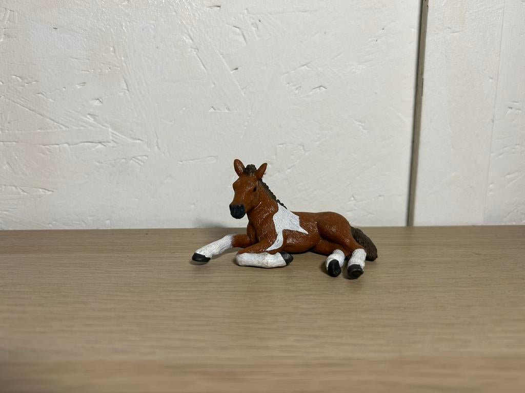 Schleich veulen liggend #18, Ophalen of Verzenden, Zo goed als nieuw, Paard, Beeldje of Figuurtje