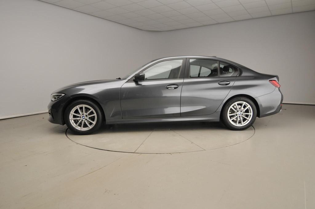 BMW 3 Serie Sedan 318i | Handbak ! | LED | Navigatie | Trekh, Automaat, Gebruikt, Euro 6, 1445 kg