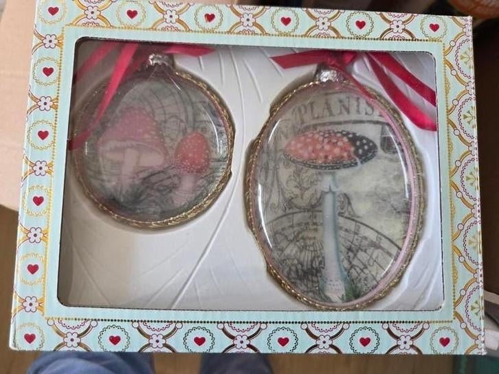 2 hangers van Lisbeth Dahl paddenstoelen, Diversen, Kerst, Ophalen of Verzenden, Zo goed als nieuw