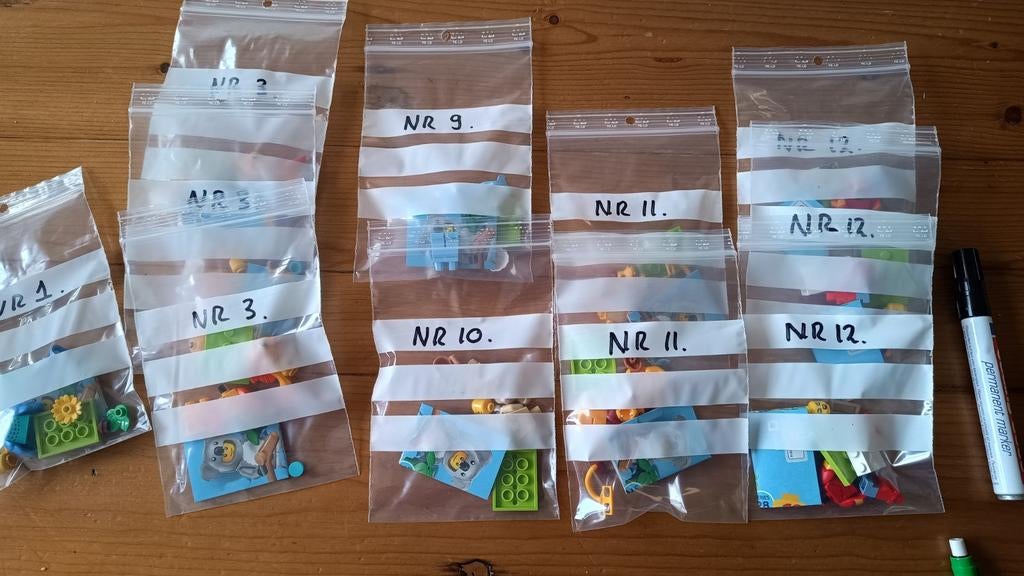 Lego minifiguren serie 28, Kinderen en Baby's, Speelgoed | Duplo en Lego, Ophalen of Verzenden, Zo goed als nieuw