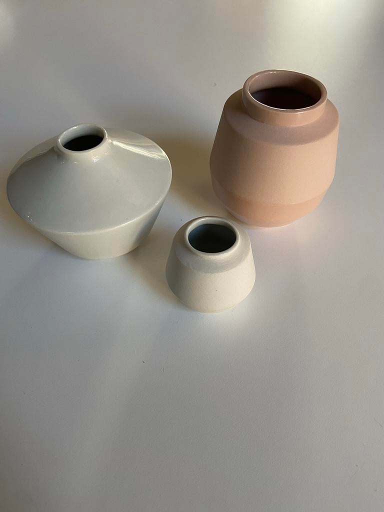 Diverse Hella keramiek vaasjes in wit en roze, 2 stuks, Antiek en Kunst, Ophalen of Verzenden