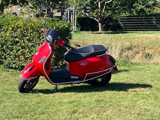 Vespa Motorscooter GTS, Scooter, 300 cc, Motorrijbewijs A, Particulier