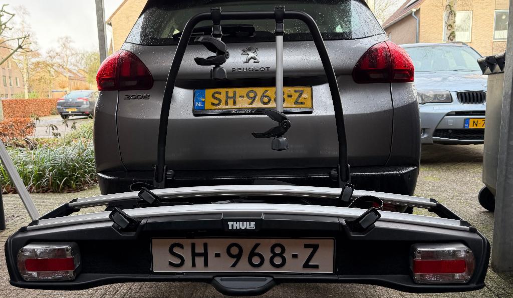 Fietsendrager Thule Velospace, oprijgoot en transportwieltje, Ophalen, Gebruikt, Elektrische fiets, 2 fietsen