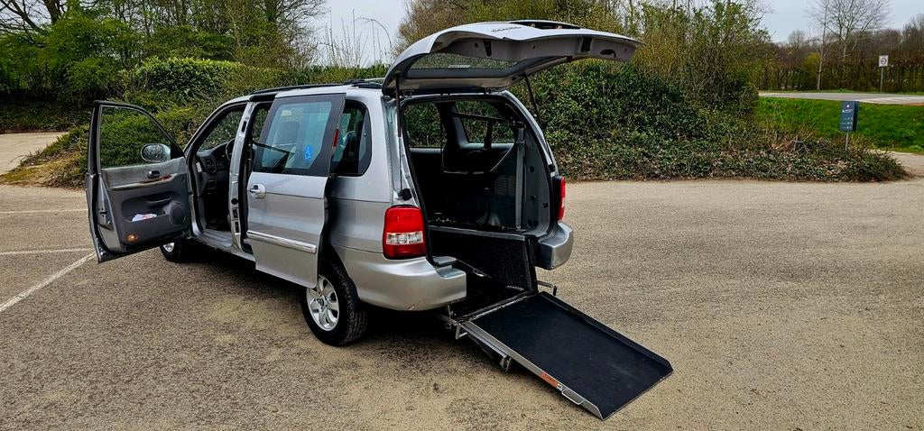 Kia Carnival 2.5 24V LS 2006 invalide Rolstoel scootmobiel, Auto's, Voorwielaandrijving, 2000 kg, 7 stoelen, Origineel Nederlands