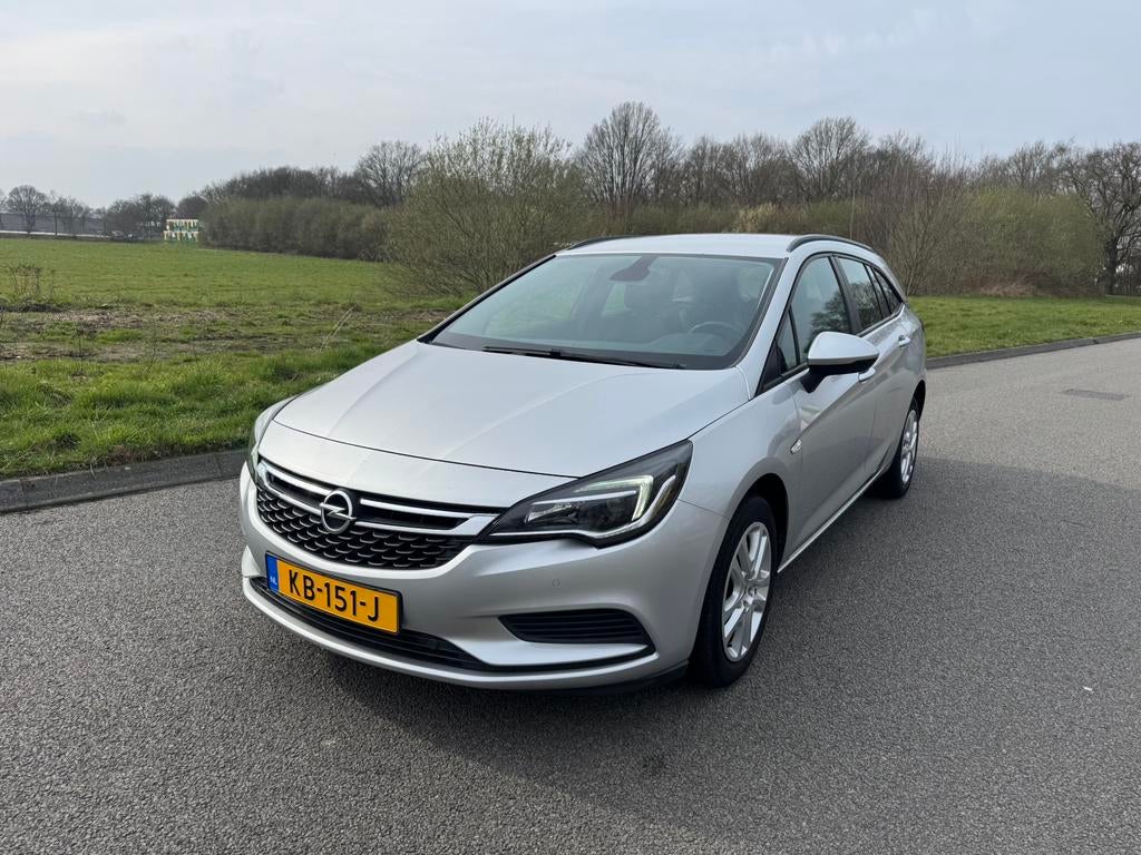 Opel Astra 1.6 Cdti 81KW Sports Tourer 2016 Grijs, Auto's, Opel, Voorwielaandrijving, 1350 kg, Stof, Zwart