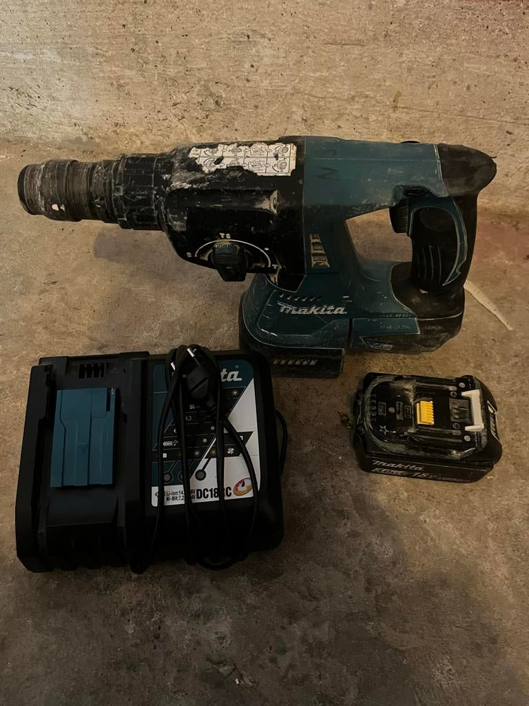 Makita boorhamer met accu en lader, Ophalen of Verzenden, Gebruikt, Boor- en/of Breekhamer, Klopboormechanisme