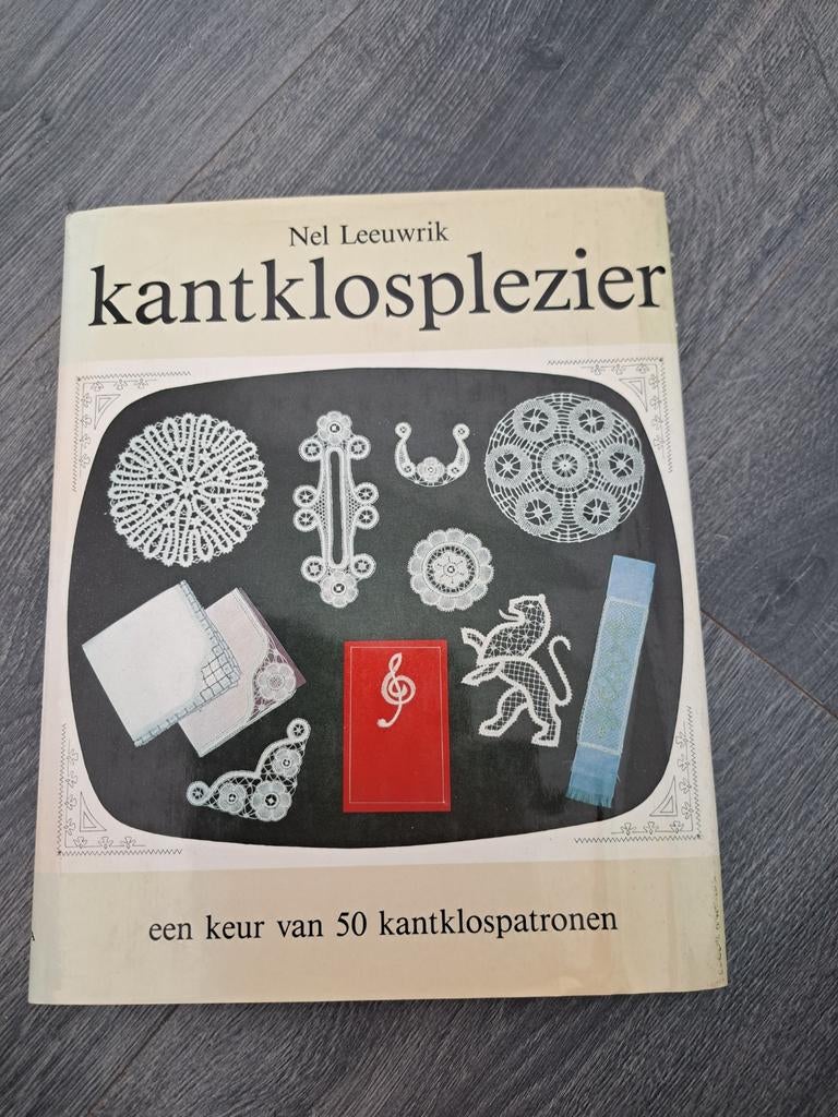 Kantklosplezier boek met 50 patronen, Hobby en Vrije tijd, Kantklossen, Ophalen of Verzenden