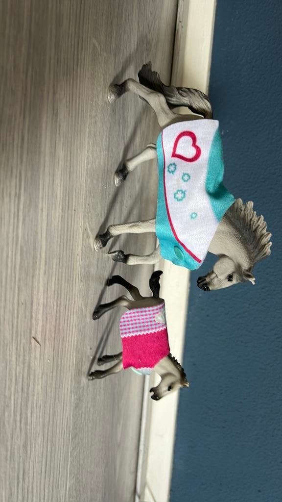 Schleich Mustang paard en veulen, Ophalen of Verzenden, Zo goed als nieuw, Paard, Beeldje of Figuurtje