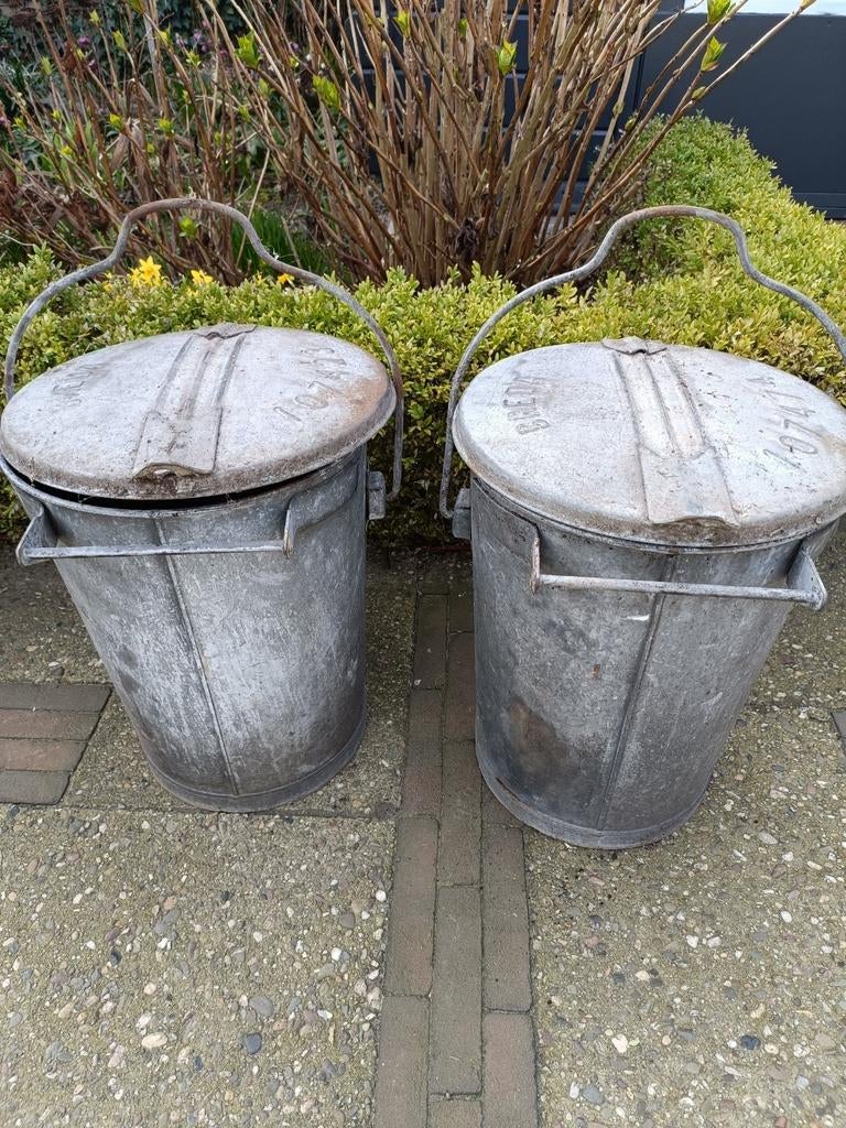 Set van 2 vintage zinken vuilnisemmers "Breda" met deksel, Tuin en Terras, Ophalen, Gebruikt, Minder dan 30 cm, Rond