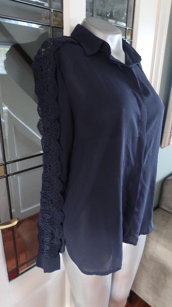 marine blauwe blouse met opengewerkte kanten mouw M/L, Maat 38/40 (M), Ophalen of Verzenden, Zo goed als nieuw, Golden live