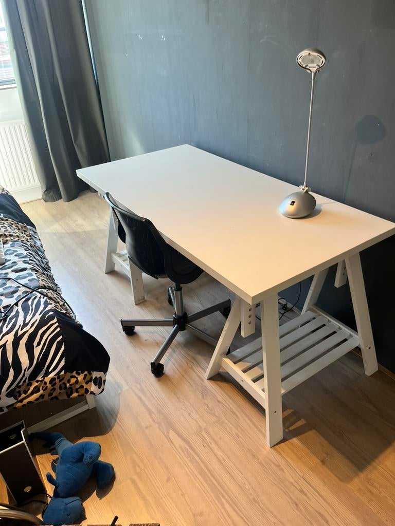 Bureau met stoel gratis lamp, Ophalen of Verzenden, Zo goed als nieuw
