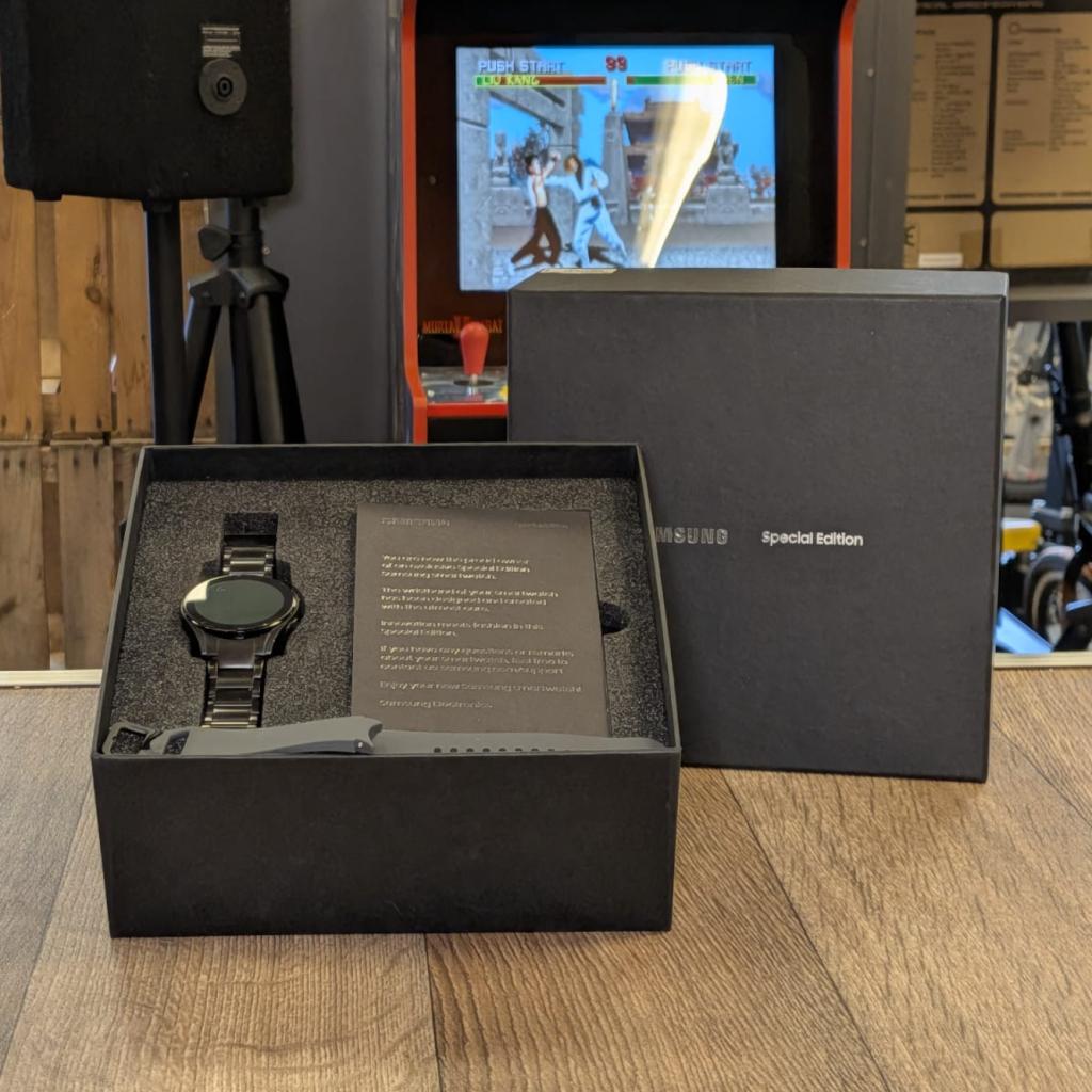 Samsung Galaxy Watch 5 40MM Special Edition Incl doos, Samsung, Zo goed als nieuw, Support@Samsung.com, 129, Samsung-ro, Yeongtong-gu
Suwon-si, Gyeonggi-do 16677
South Korea