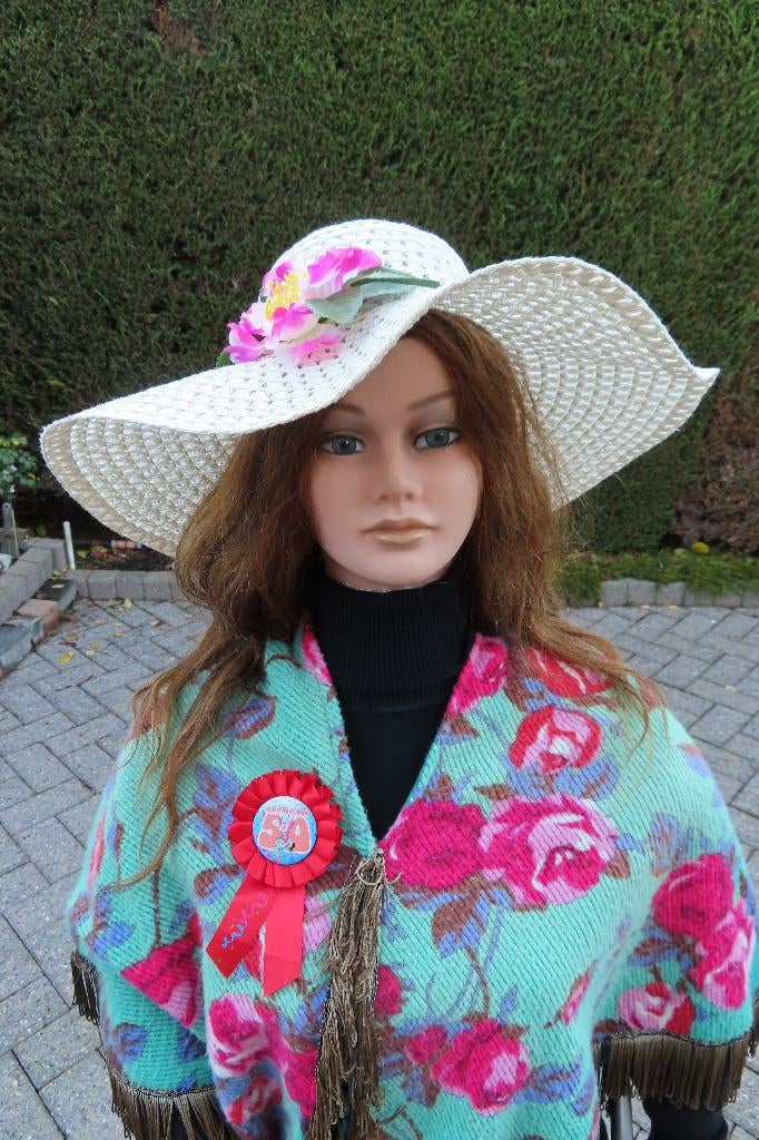 Sarah pop gekleed in spijkerbroek en rozen motief doek., Ophalen, Nieuw, Abraham of Sarah