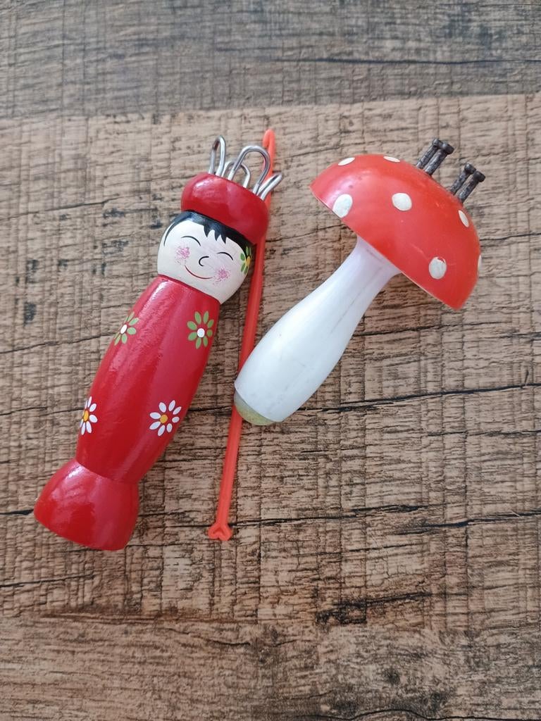 2 punnikklosjes - punnikklosje, Ophalen of Verzenden, Gebruikt, Materiaal