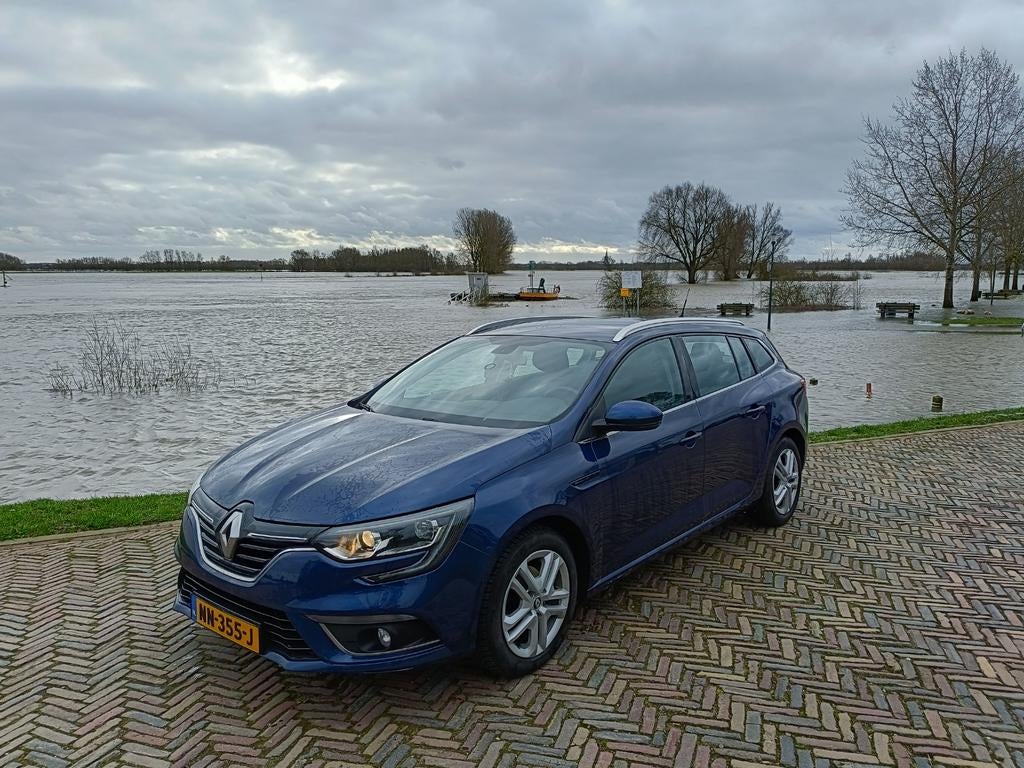 Renault Mégane 1.5 DCI 81KW Estate 2017 Blauw NIEUWE APK!!, Voorwielaandrijving, 4 cilinders, Blauw, Origineel Nederlands