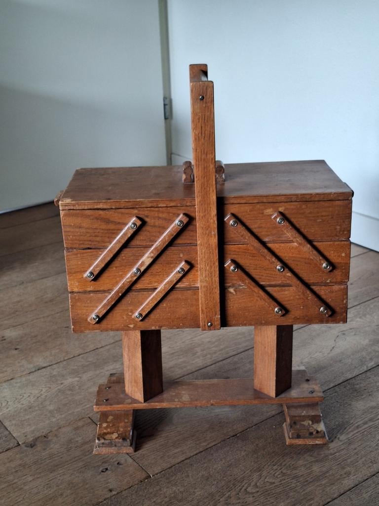 Vintage houten naaibox op poten - uitschuifbaar, Ophalen of Verzenden