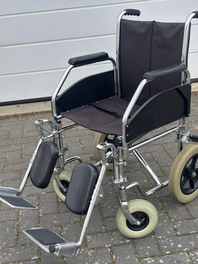 Transportrolstoel verstelbare beensteunen €75,00, Meer info ☎️0️⃣6️⃣➖2️⃣0️⃣9️⃣0️⃣1️⃣0️⃣4️⃣0️⃣, Zo goed als nieuw, Nederland, Inklapbaar