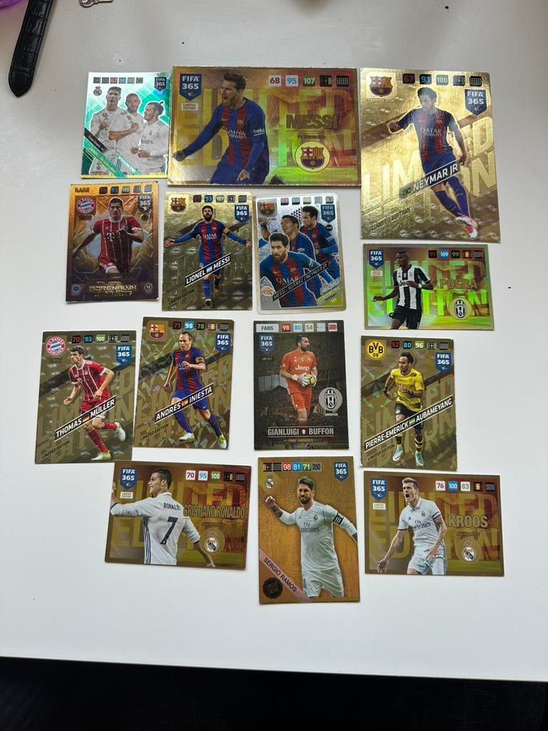 Panini FIFA 365 kaarten – top spelers & limited editions, Hobby en Vrije tijd, Stickers en Plaatjes, Ophalen of Verzenden, Zo goed als nieuw