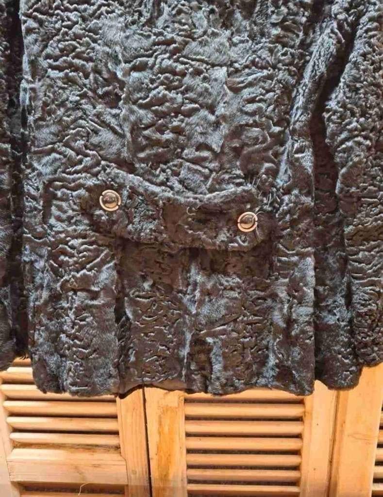 Vintage Zwarte astrakan bontjas mt 36/38, Zwart, Etten-Leur, DJT@dejuistetoon.eu, Ophalen of Verzenden