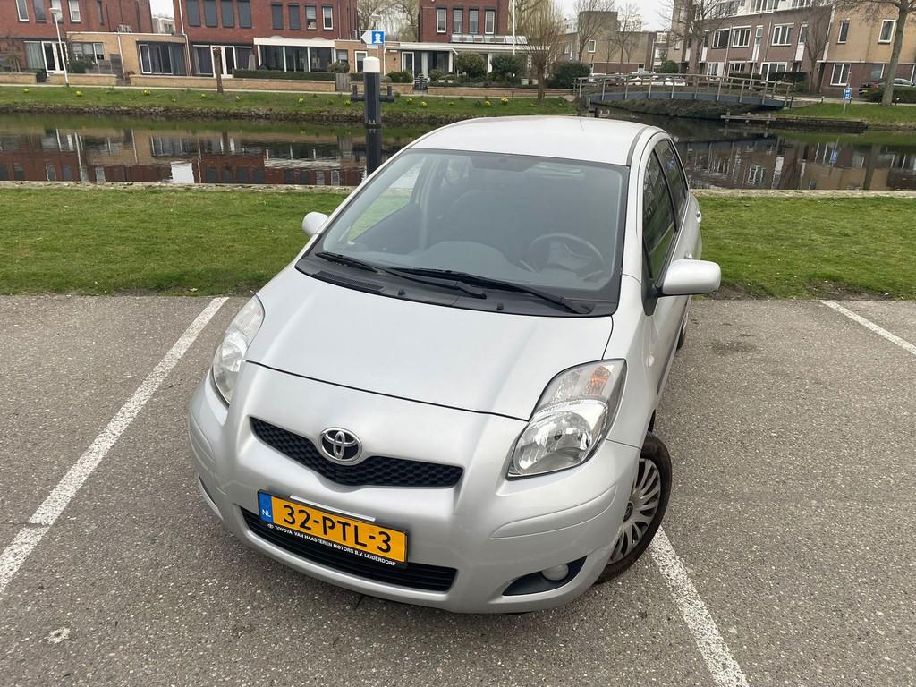 Toyota Yaris 1.3 VVTi Aspiration 5DRS 100PK CLIMA LAGE KM NA, Voorwielaandrijving, Stof, 4 cilinders, Bedrijf