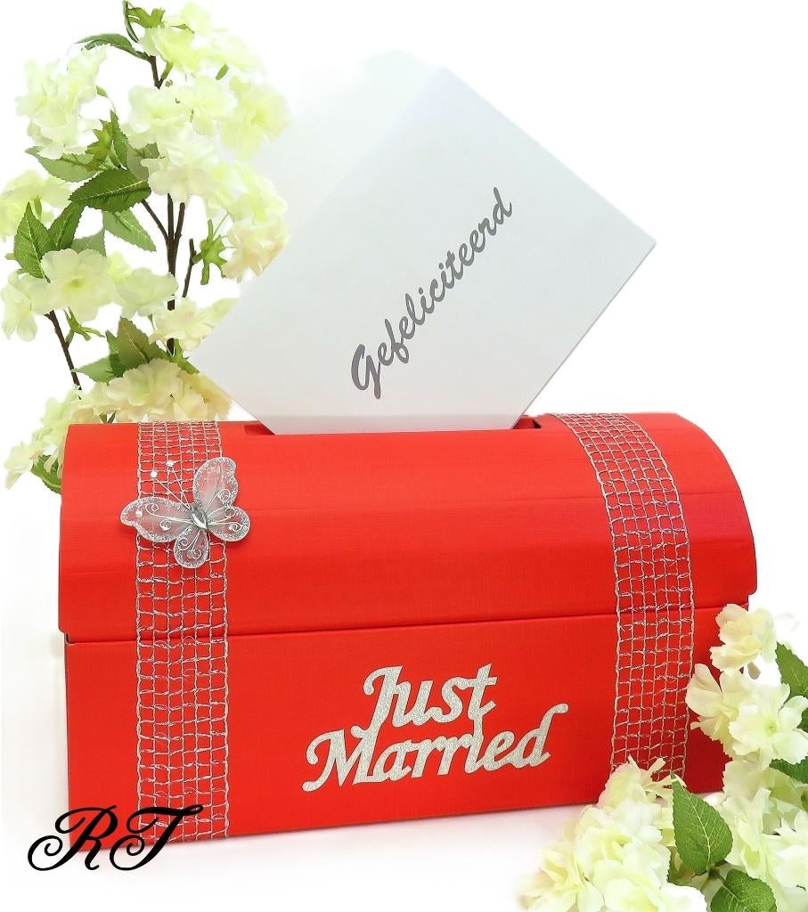 Enveloppendoos met een zilveren vlinder., Hobby en Vrije tijd, Ophalen of Verzenden, Nieuw, Feestartikel, Geboorte of Huwelijk