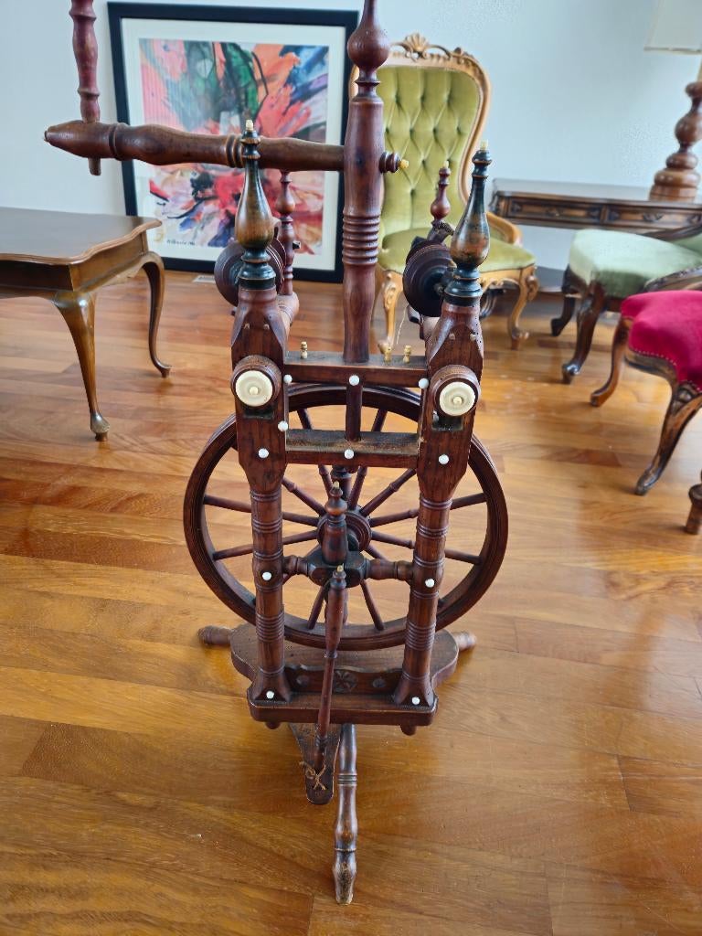 Antiek spinnewiel, Ophalen