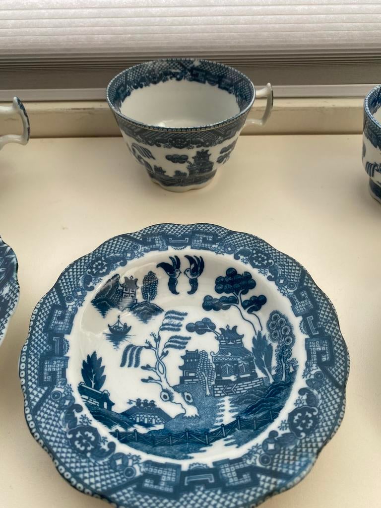 Vintage kopjes met schotels, 4 sets, Blue real Willow design, Antiek en Kunst, Ophalen of Verzenden