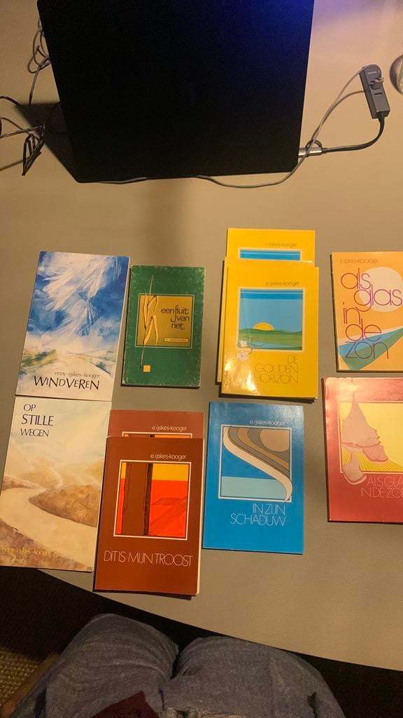 10 dichtbundeltjes van Enny Ijskes-Kooger, Ophalen of Verzenden, Gelezen