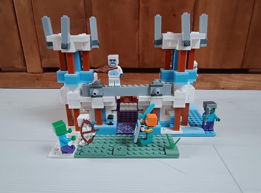 Lego Minecraft 21186 Het IJskasteel, Ophalen, Zo goed als nieuw, Complete set, Lego