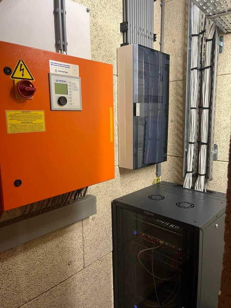 Elektro-Monteur met kennis en vakkundige, 24-uursservice