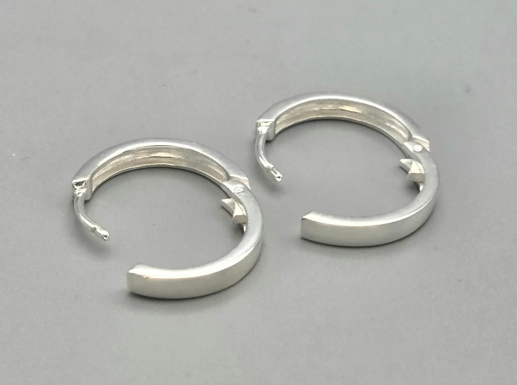 Zilveren gladde creolen vierkante buis gerhodineerd. 2026/97, Hangers, ., Nieuw, Ophalen of Verzenden