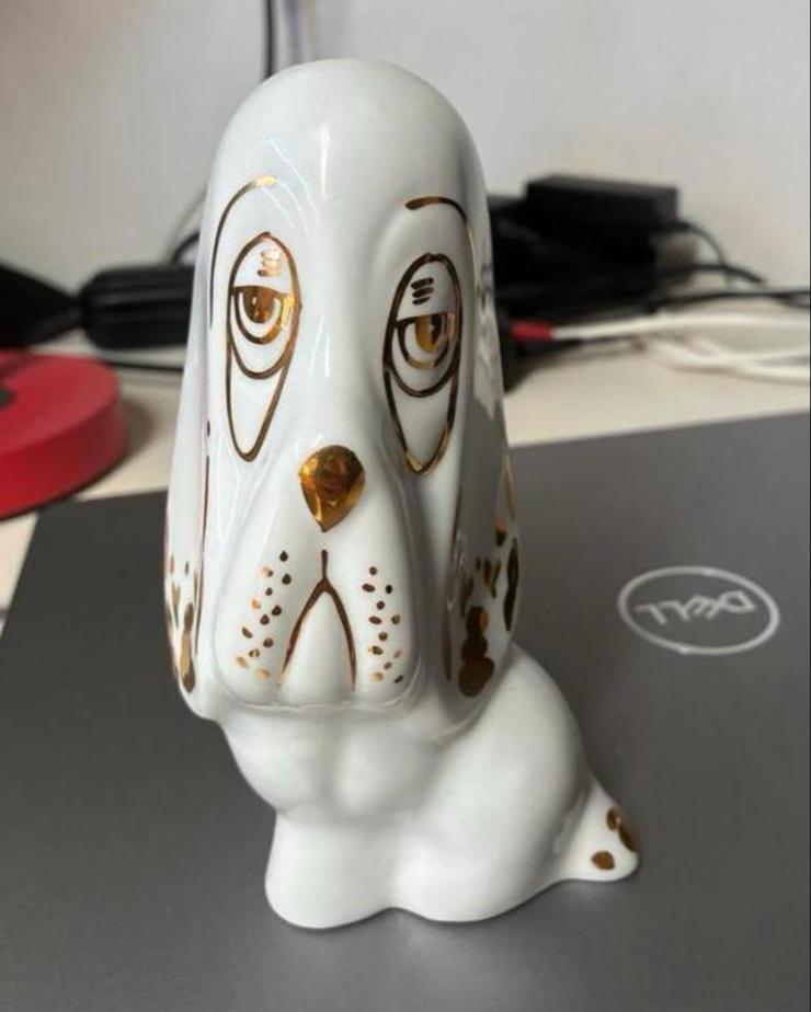 Vintage wit beeldje met gouden accenten hond, Verzamelen, Beelden en Beeldjes, Gebruikt, Dier, Ophalen of Verzenden