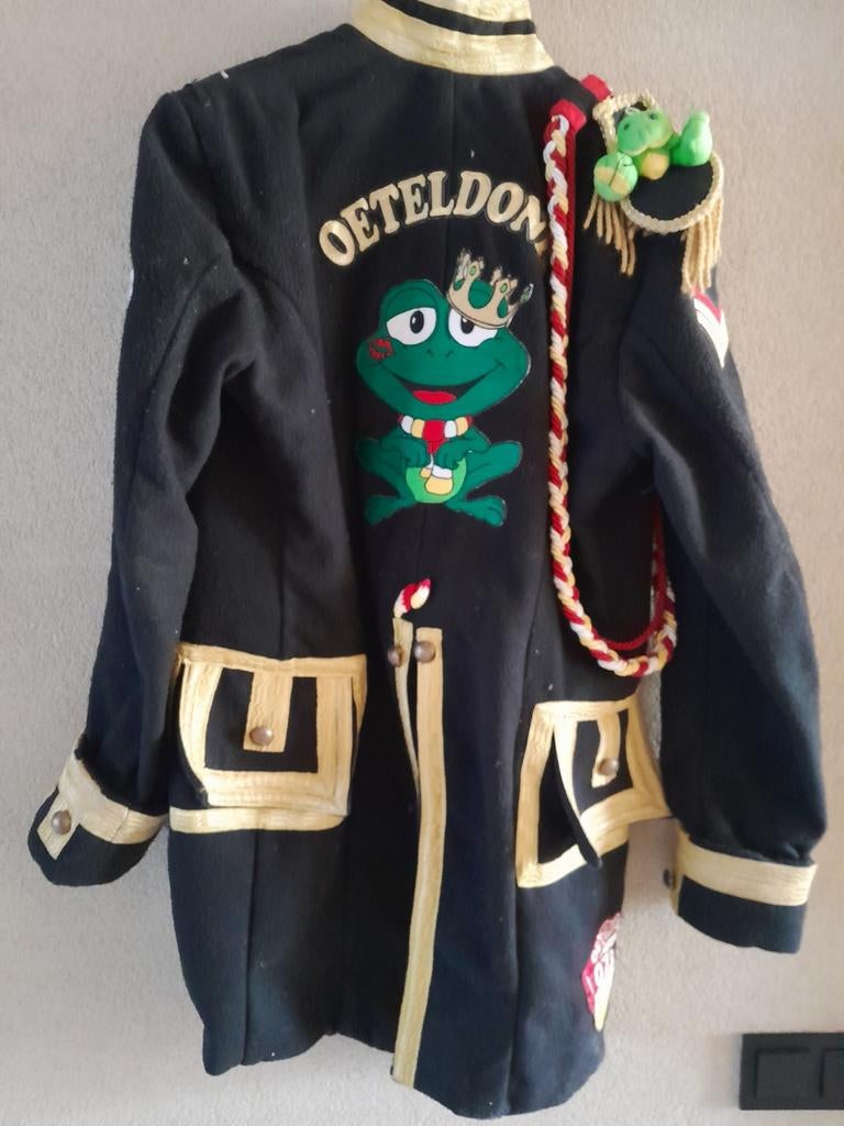 Carnaval oeteldonk jas, Ophalen, Zo goed als nieuw