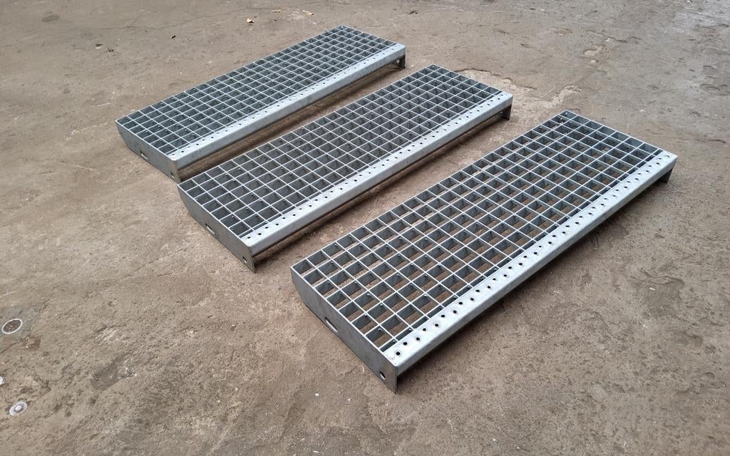 Stalen verzinkte traptreden - Nieuwstaat, Ophalen, Nieuw, Overige typen, Minder dan 2 meter