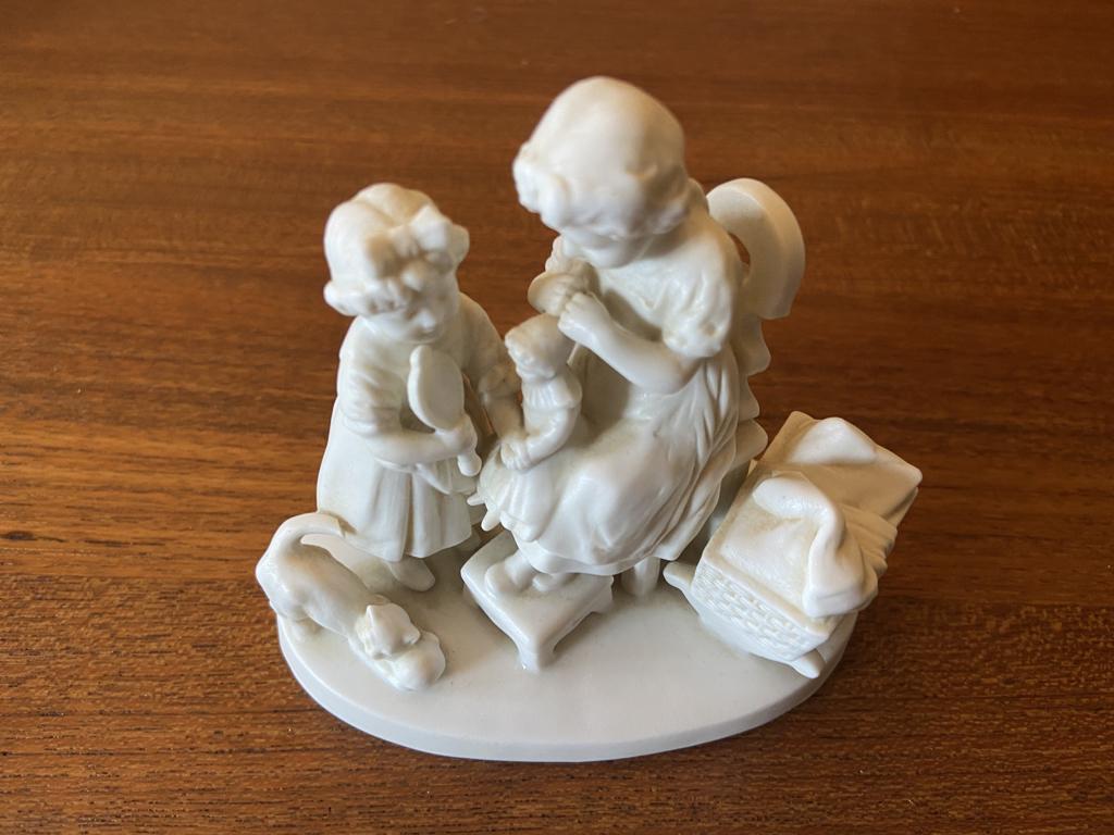 William Goebel biscuit beeldje., Ophalen of Verzenden