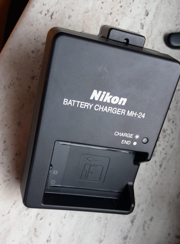 Nieuwe Nikon MH-24 lader voor de EN-EL14 accu, Ophalen of Verzenden, Nieuw