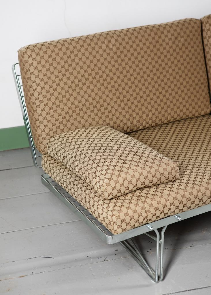 Niels Gammelgaard Ikea moment sofa Gucci kussens, Ophalen, Zo goed als nieuw, Tweepersoons