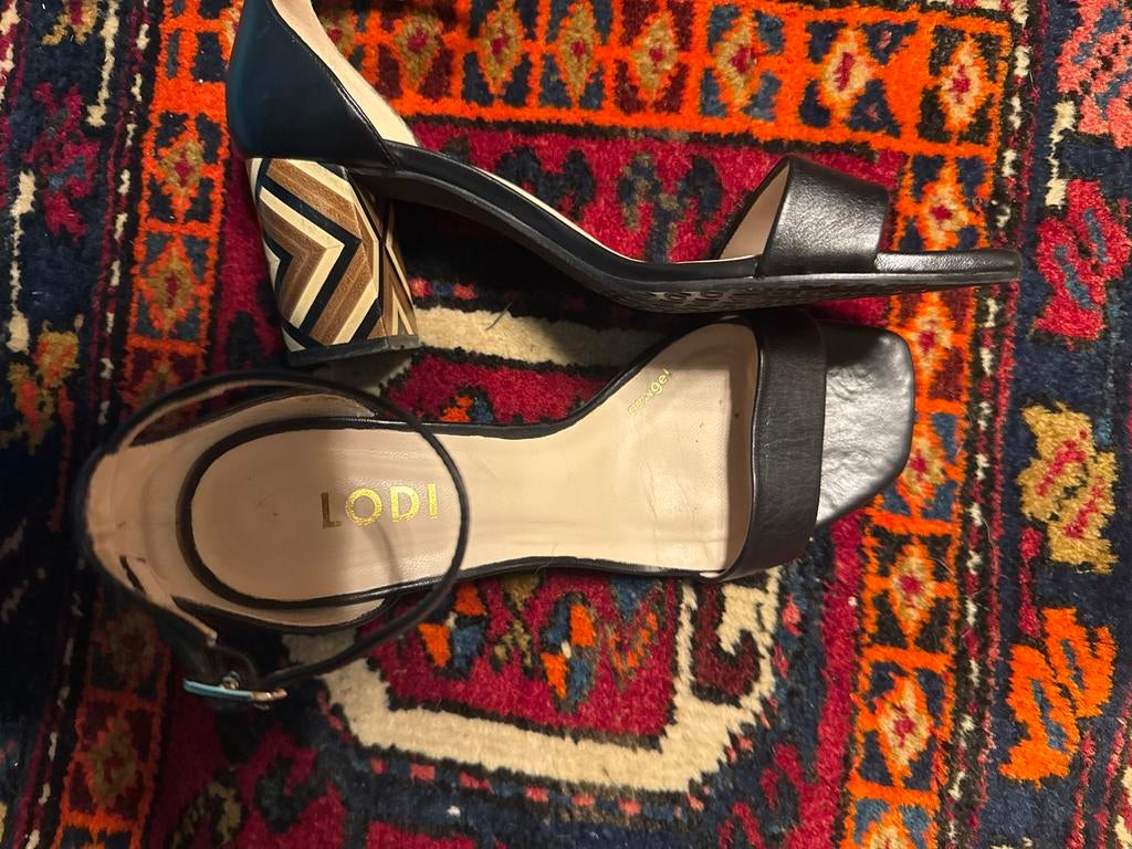 Elegante zwarte pumps van Lodi maat 39, Ophalen of Verzenden, Zo goed als nieuw, Zwart, Pumps