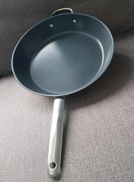 Pan ikea 32 cm pfas vrij, Ophalen, Zo goed als nieuw, Koekenpan of Braadpan
