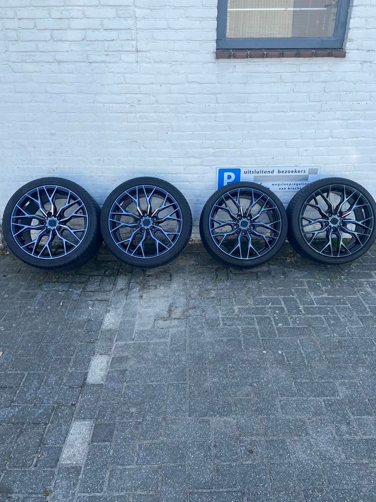 Zo goed als Nieuw Porsche 911 996 turbo (1999 - 2005 ), 295 mm, Band(en), Personenwagen, Zomerbanden