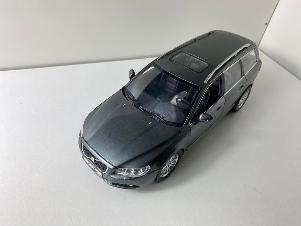 1:18 VOLVO V70-official Volvo licensed product-, Ophalen of Verzenden, Auto, Overige merken