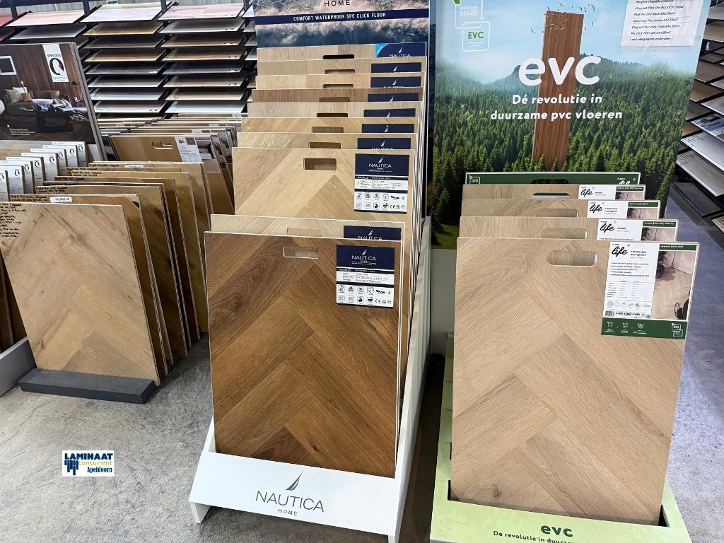 Visgraat Pvc click Donker Bruin met integreerde ondervloer, Bruin, 75 m² of meer, Nieuw, Ophalen of Verzenden